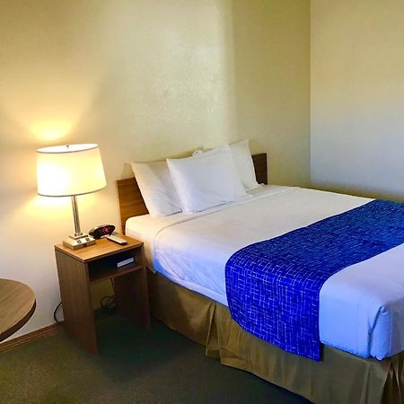 Travelodge By Wyndham Three Forks Экстерьер фото
