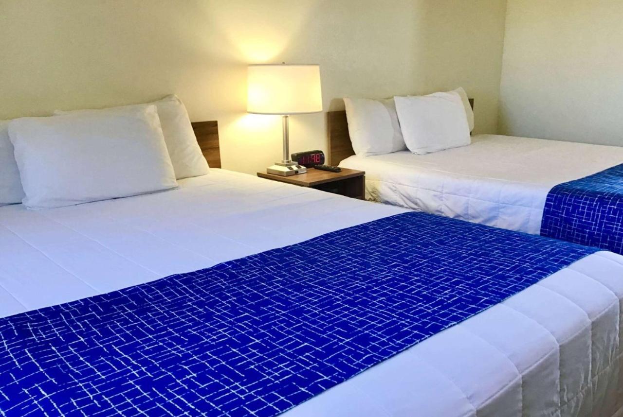 Travelodge By Wyndham Three Forks Экстерьер фото