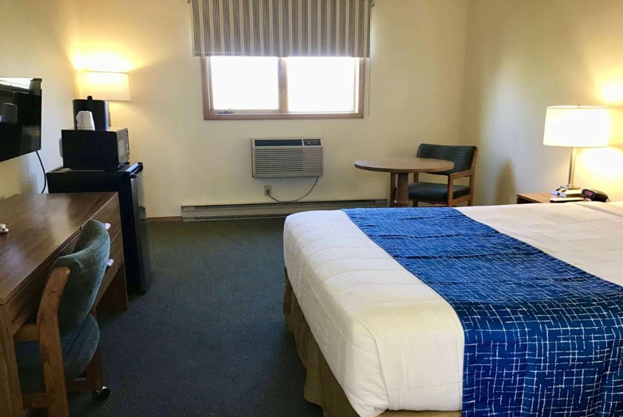 Travelodge By Wyndham Three Forks Экстерьер фото
